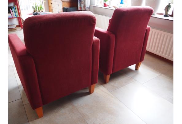 2 Stevige rode Stoelen - P1240066