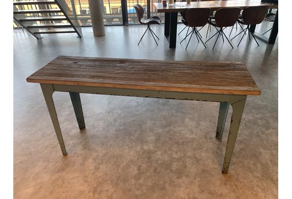 Retro tafel met metalen poten / onderstel - 46BE3A33-6EFC-48F1-A4C4-1E89DAFA51CB