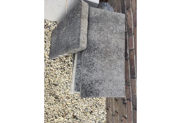 9 grijze terrastegels van 30 bij 60 cm - IMG_5378