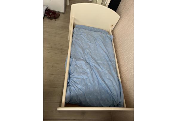 Peuterbed met matras en beddengoed - IMG_8930