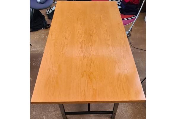 Eettafel modern staal onderstel blad beschadigd - 20250829_131544