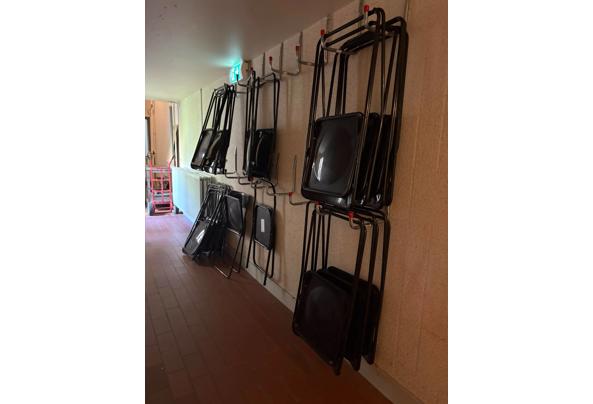 Stoelen uit theaterstudio ca. 30 - IMG-20260925-WA0002
