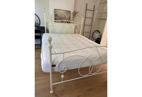 Mooie bed met matras 160X200cm - WhatsApp-Image-2024-09-02-at-14-29-08-(2)