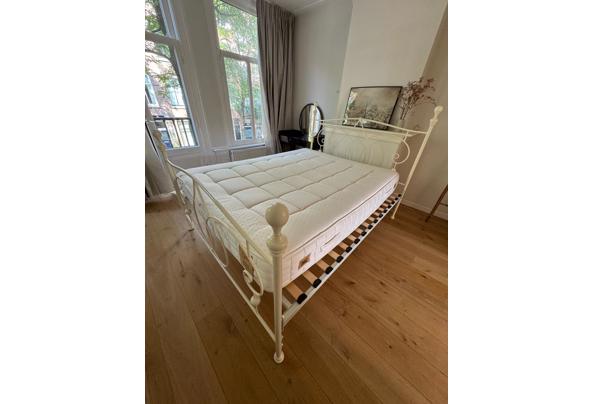 Mooie bed met matras 160X200cm - WhatsApp-Image-2024-09-02-at-14-29-08-(3)