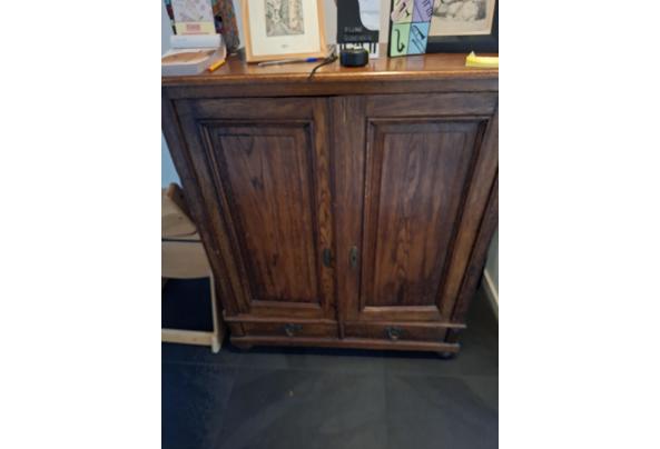 Oude houten kast - 17923187326747259958258605298130