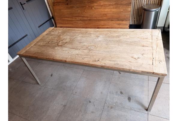 Robuuste houten tafel met metalen onderstel - IMG_2459