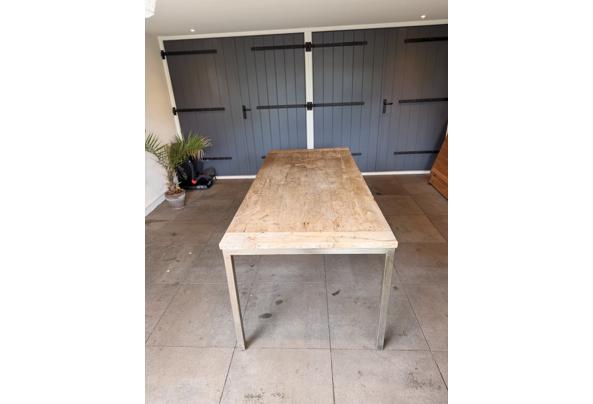 Robuuste houten tafel met metalen onderstel - IMG_2463