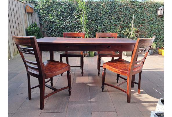 Eetkamer tafel en stoelen.Koloniale uitstraling - 20231007_125224