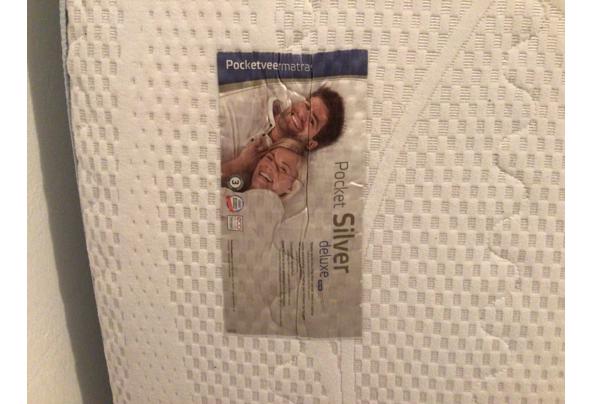 2-persoons bed, ombouw met matras 140 x 200 cm - C4DA09BC-BD98-4F33-9AAE-3D62A9ADDA30