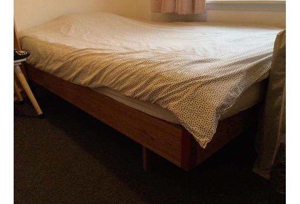 2-persoons bed, ombouw met matras 140 x 200 cm - D75C793D-8C8D-4B8D-9560-BB0A3DE641AB