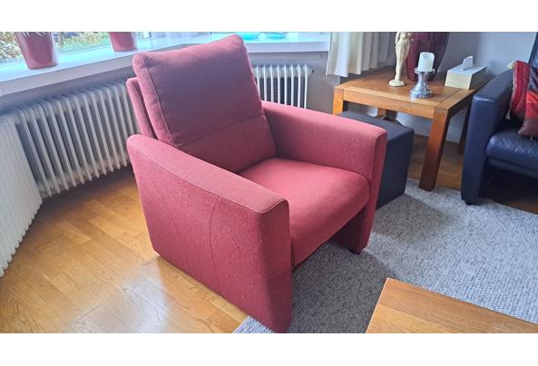 Donkerblauwe leren bank, met poef - 20260324_181642