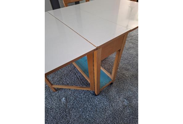 tafel uit/inklapbaar aan beide kanten 170x85 met 4 klapstoelen - 20260622_121628
