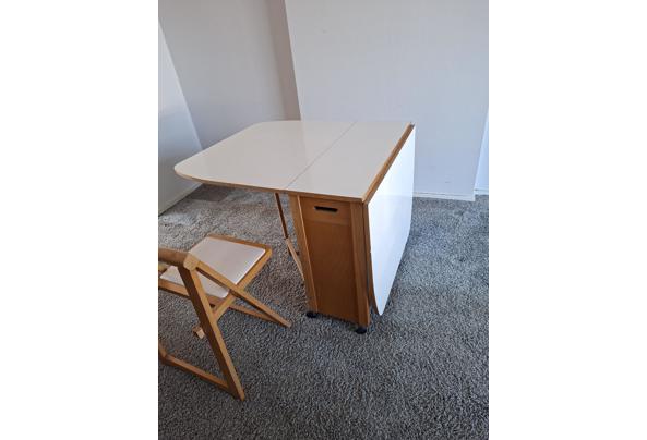 tafel uit/inklapbaar aan beide kanten 170x85 met 4 klapstoelen - 20260622_121652
