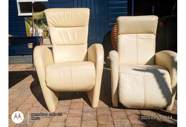 Twee Prominent relaxstoelen  - D5E01914-1454-4138-84BB-CB2E714E32FF