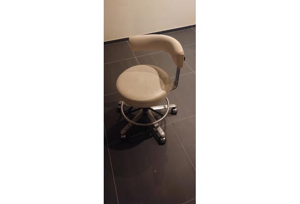 Taburet wit leer - 20260320_201124