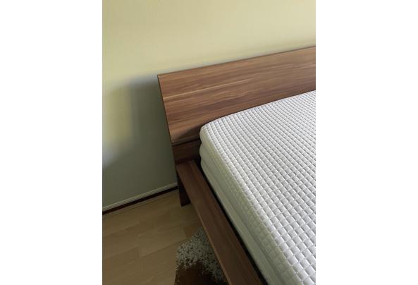 Bed 160 cm breed met matras en topper - IMG_1036