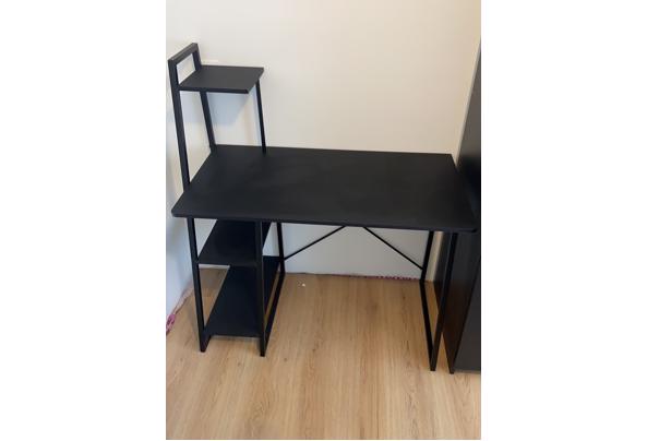 Bureau met extra planken - 26DB9256-2681-4BD6-A836-24C2954BFCB0