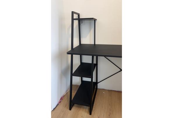 Bureau met extra planken - BC5D67EA-9AE2-4DB7-9FC3-8676B05530F7