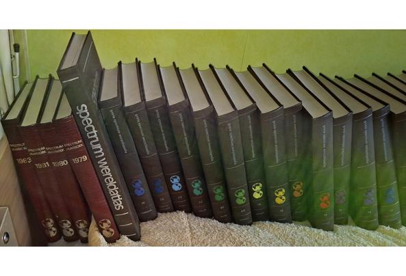 Spectrum encyclopedie 25 delen en grote atlas met 4 aanvullende delen - 20260826_162257(1)