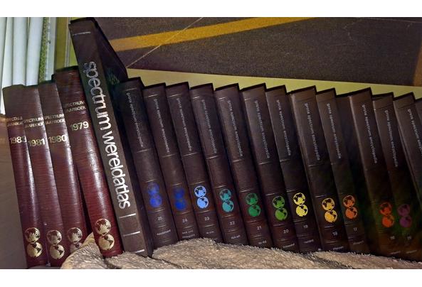 Spectrum encyclopedie 25 delen en grote atlas met 4 aanvullende delen - 20260826_163512