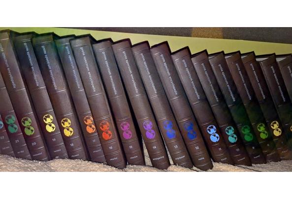 Spectrum encyclopedie 25 delen en grote atlas met 4 aanvullende delen - 20260826_163518