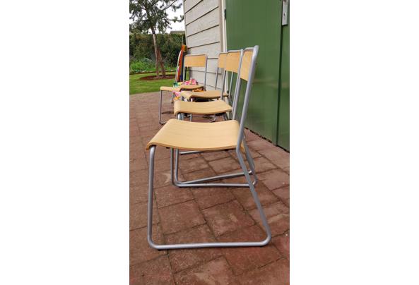 Vier stoelen buisframe met beukenhout - 20210603_171738