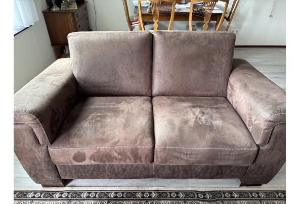2 zit bank en stoel, Bankstel hoogte ca 87 cm, lengte ca 170 cm, diepte ca 90 cm  Op het bankstel zit een klein slijtplekje  Stoel hoogte ca. 87 cm, lengte ca. 95 cm, diepte ca. 90 cm, - IMG_4106
