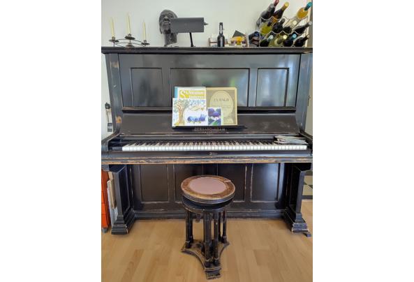 Hoge piano met prachtige klank - 1000012411