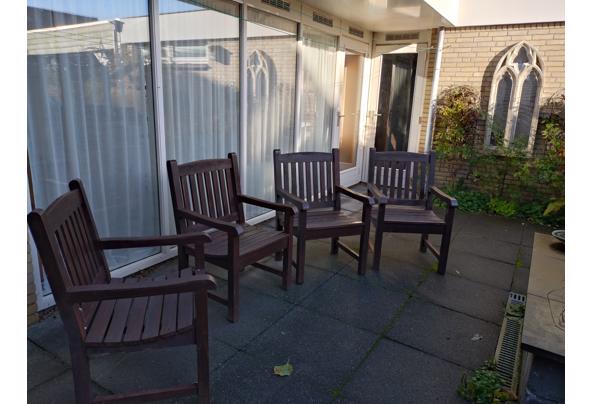 Robuuste houten tuinstoelen: 4 stuks - 20251125_132856