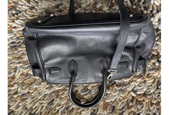 Zwarte handtas van merk Buti - 6AF53809-B62A-4F50-ADF9-09C1B3CFF997