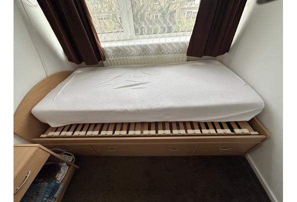 1 per bed matras met lattenbodem onder kant 3 laden moet zelf demonteren  - IMG_0416