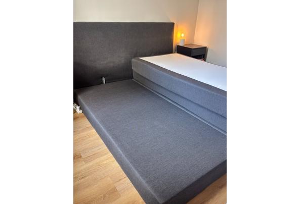 Twee persoons boxspring incl matrassen en hoofdbord - grijs - 8343ca16-0393-4ee5-a6c2-e7b36b7aa527