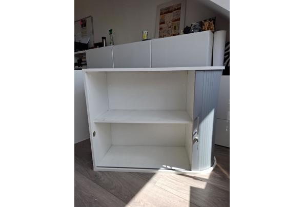 2 kleine roldeurkastjes in grijs en wit - 20250508_133157
