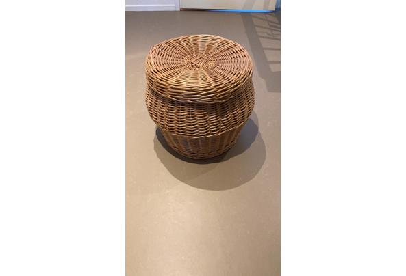 Ronde rieten mand met deksel - D41F1020-BE95-4A5F-8CF8-6756CA1F510F