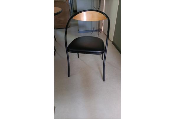 Tafel, mooie aparte vorm met 4 stoelen - IMG20250901165007