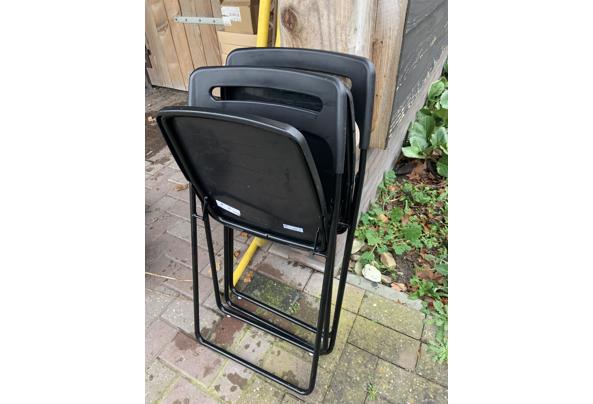 2 zwarte ikea plastic stoelen - IMG_7073.JPG