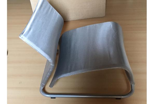 Zilverkleurige stoel - 18E5A75F-0710-4158-829A-FE9AC596B69F.jpeg