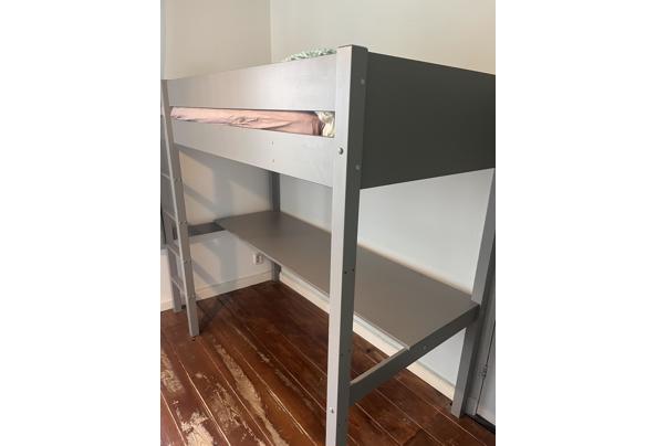 HOOGSLAPER BED MET BUREAU - 0D1445E3-0EA8-40BD-AD43-1C68836728E9