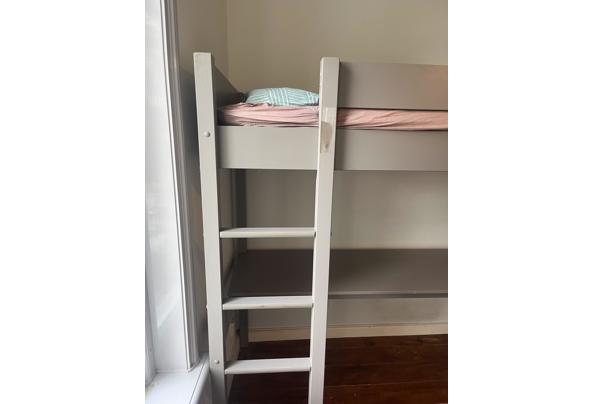 HOOGSLAPER BED MET BUREAU - 5724AB7F-E293-47DB-925D-1B5D304FFA0B