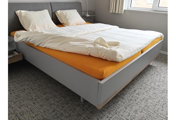 Bed 1.80 x 2.00 m incl nachtkastje - IMG20261001140129