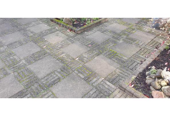Ongeveer 65 m2 straatwerk - 20230210_111911