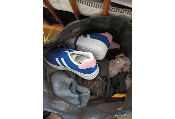 Bag of women's clothing and some shoes - 17804029380464594753903715037500