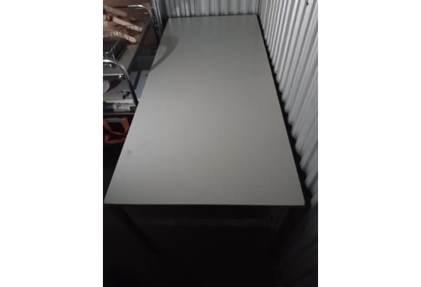 Mooie industriële tafel in goede staat. - 20250513_112439