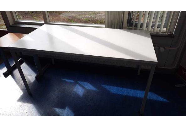 Vier oude school groepstafels. - 0bb35fab-71d9-454c-b217-a2c49f3bd9dc