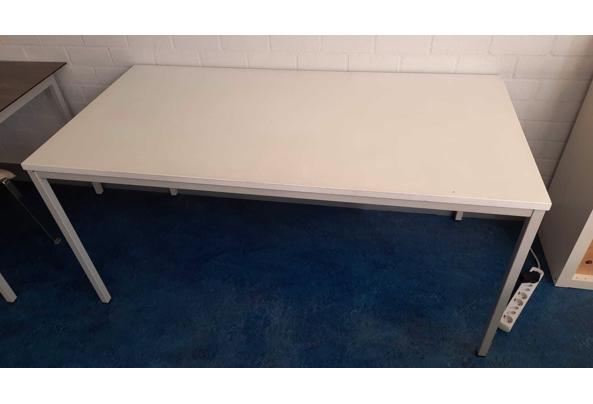 Vier oude school groepstafels. - f59f4c81-f800-4314-93cf-46f82ee01679