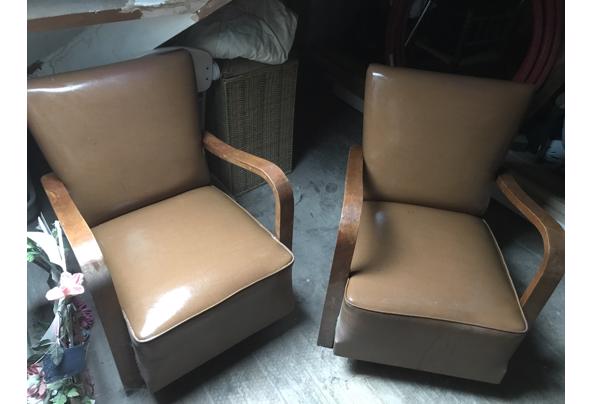 Twee mooie stoelen - 25358358-DB81-43CC-BD56-E6ECB6F15897