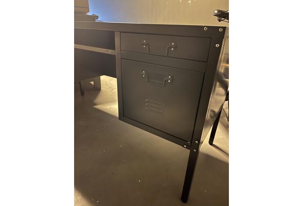 Ruim bureau met twee rijen laden - IMG_0853