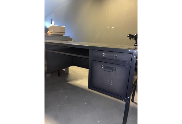 Ruim bureau met twee rijen laden - IMG_0854