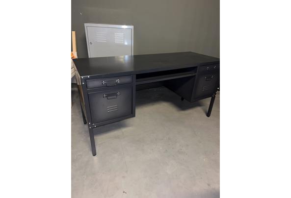 Ruim bureau met twee rijen laden - IMG_0855