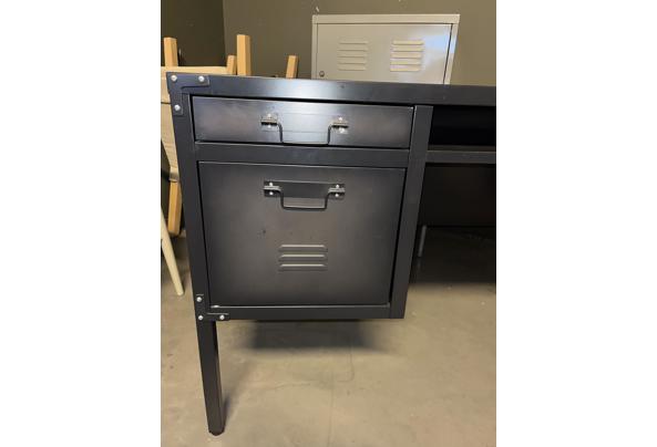 Ruim bureau met twee rijen laden - IMG_0856